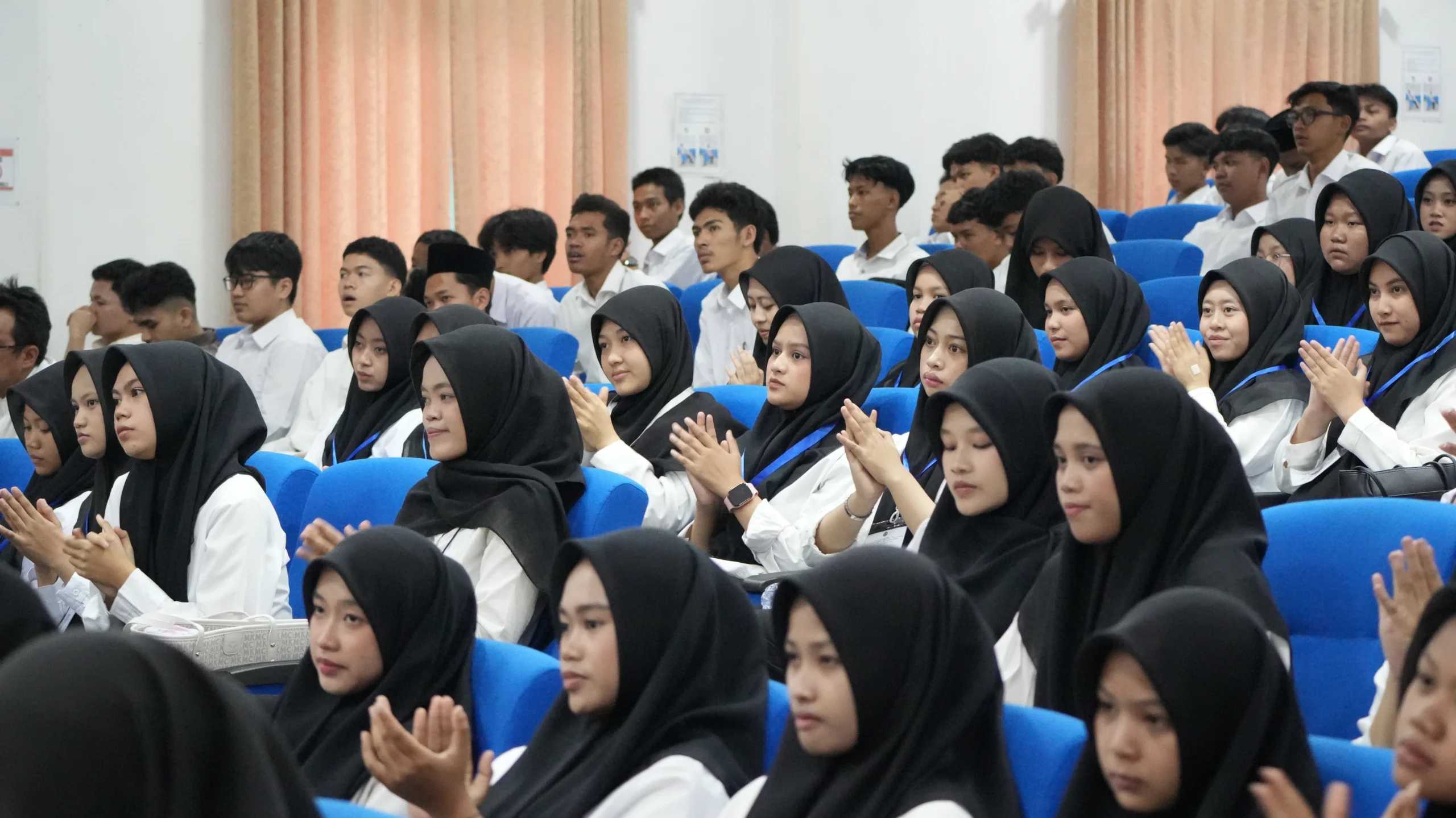 Tes Seleksi Gelombang 2 dan 3 UIB Berlangsung Sukses, 182 Camaba Siap Bersaing